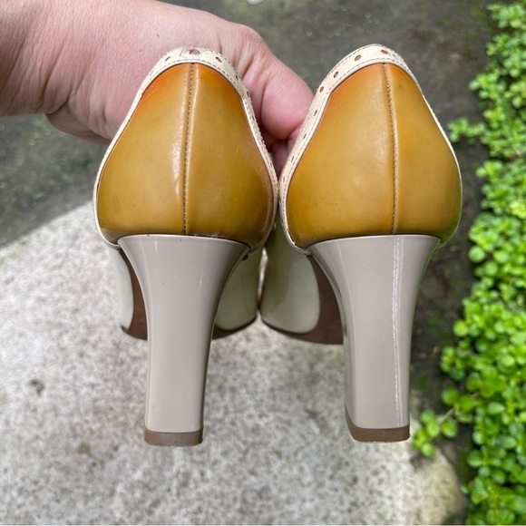 Vintage Dolce & Gabbana Women's Patent Leather Round Toe Pumps Size 37 - Picture 3 of 9
